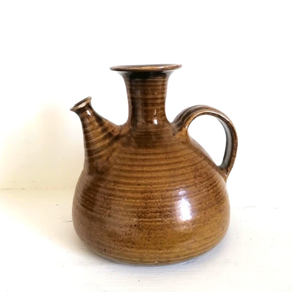 Vintage stoneware chevrette