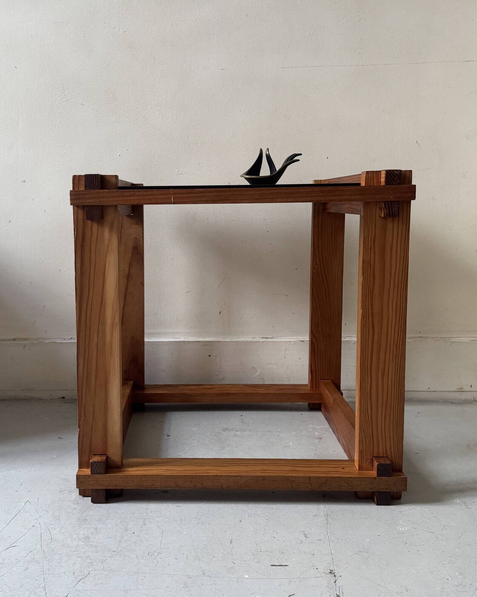 Modernist side table/nightstand in pine wood & smoked glass, 1970s design.