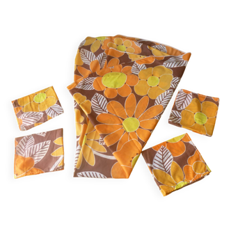 Round tablecloth and 4 napkins 70's