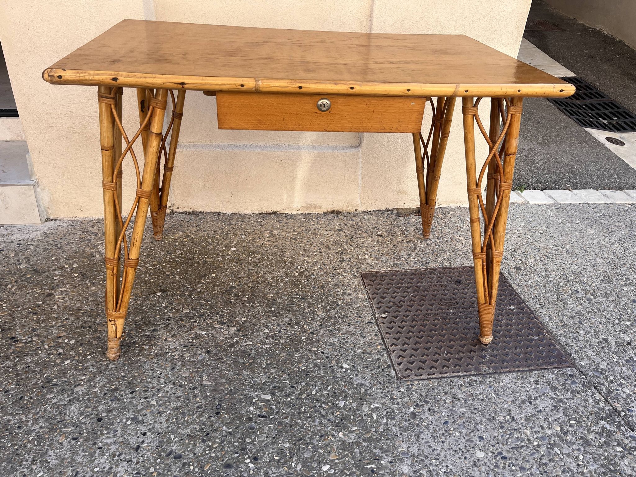 bureau rotin pieds tour Eiffel vintage 1960