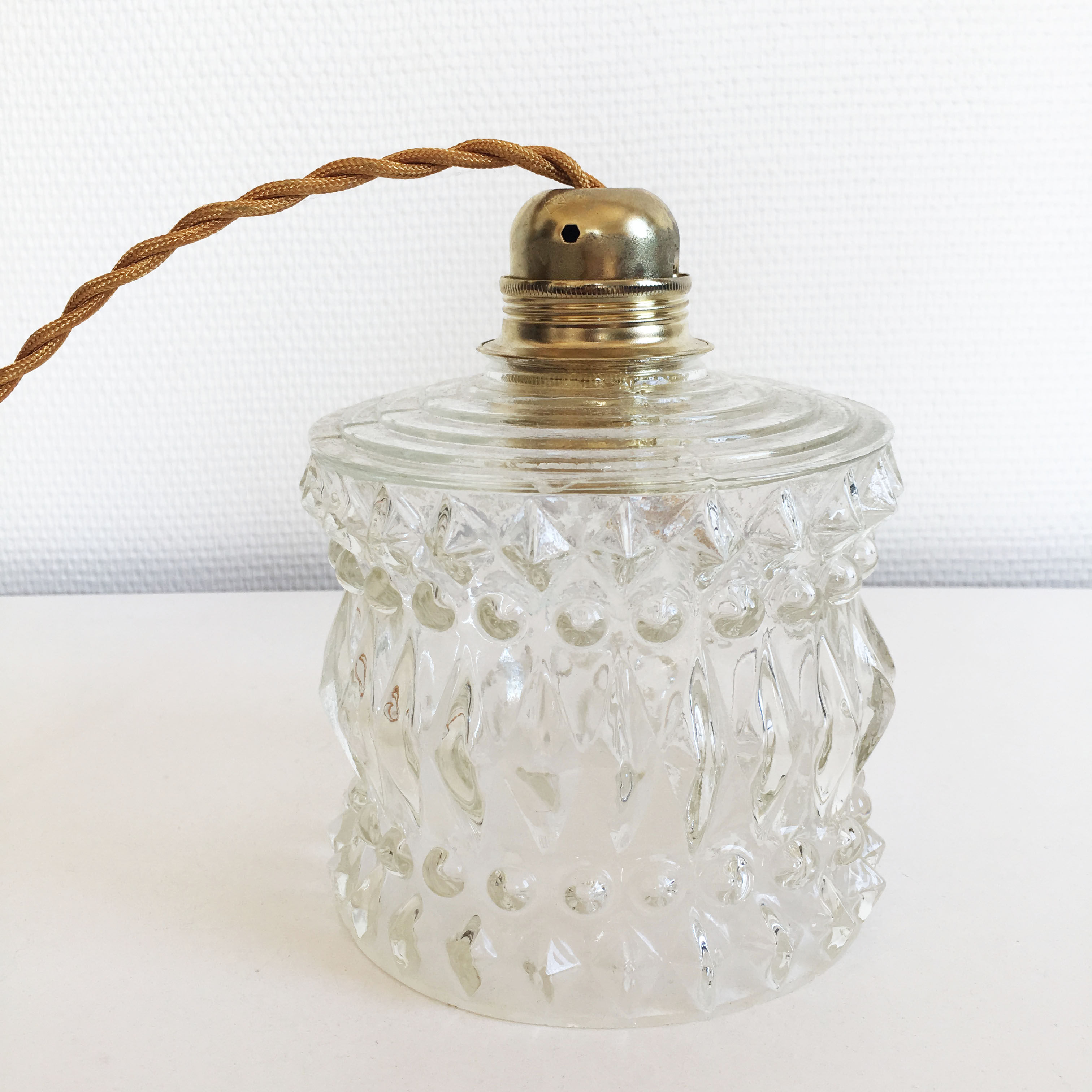 Suspension made with a vintage glass globe