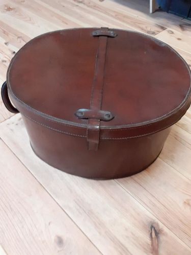 Leather hat box