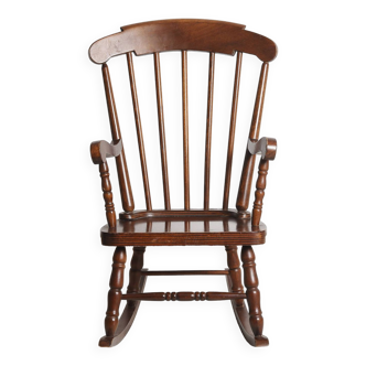 Rocking chair pour enfant.