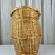 Panier en osier en forme de carafe aiguière