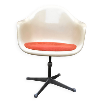 Office armchair by Charles and Ray Eames for Herman Miller from the 1960s