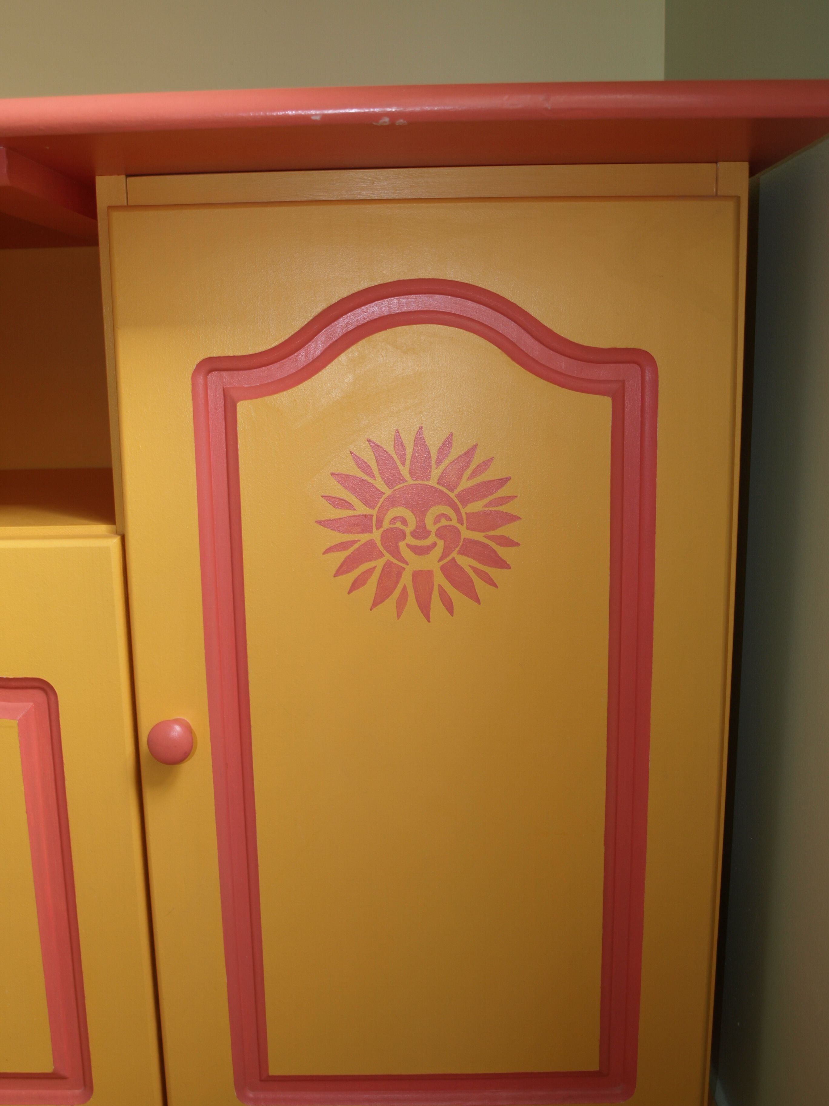 Chest of drawers with solid pine changing table