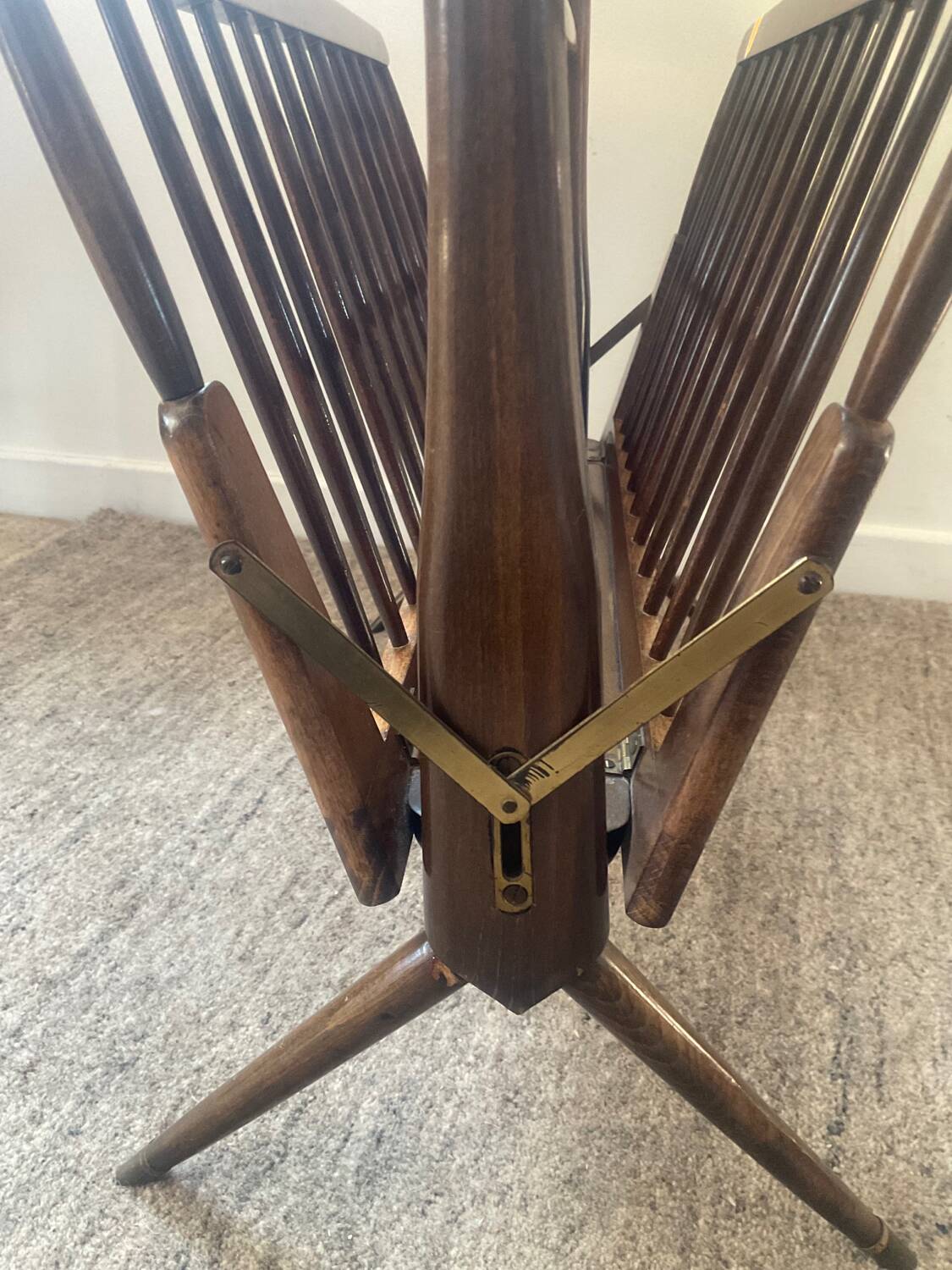 Folding magazine rack attributed to Ico Parisi-Italy from the 1950s