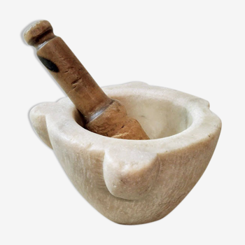 Marble mortar and its pestle