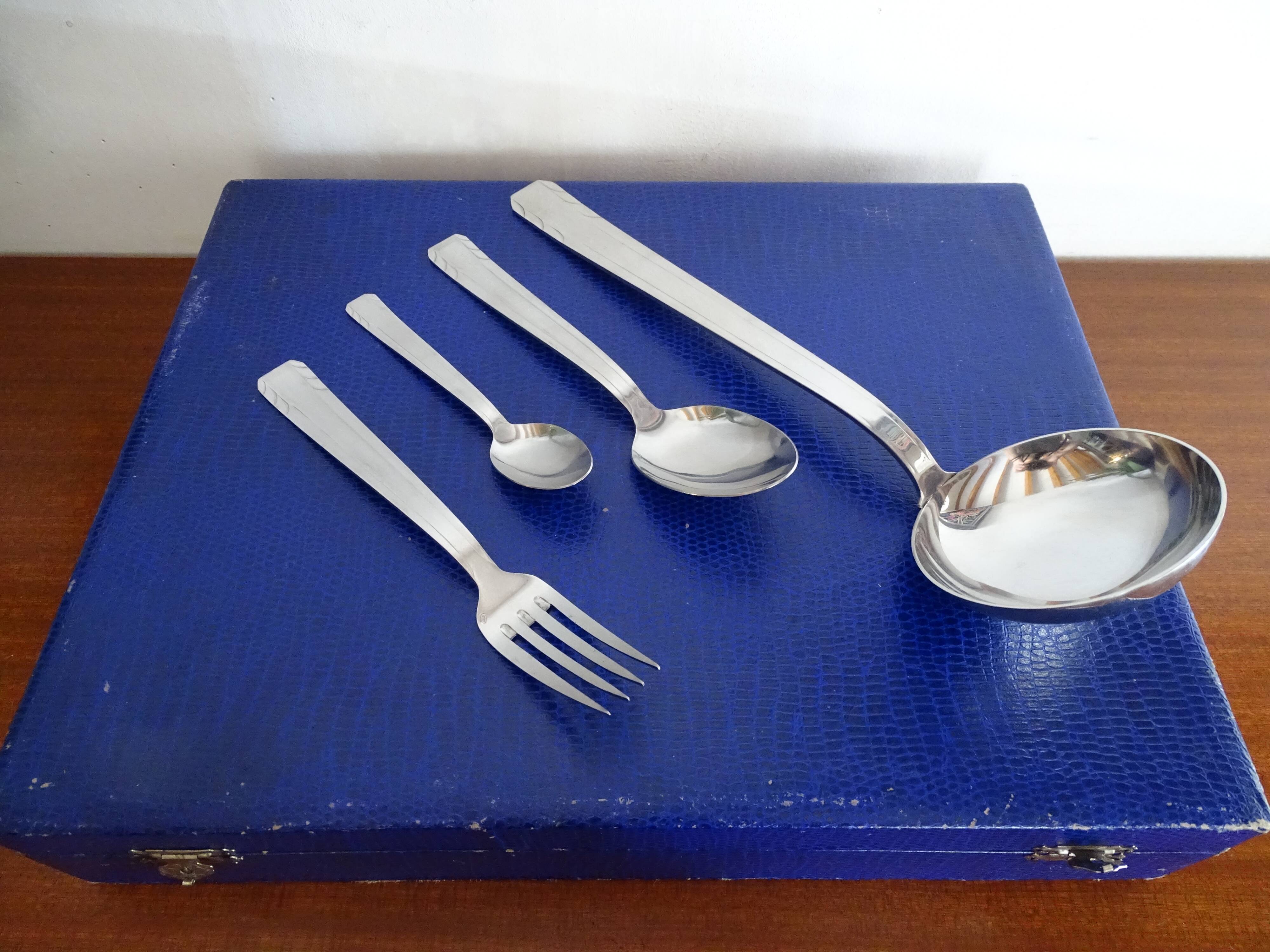 Vintage housewife 37 pieces Art Deco style 12 people