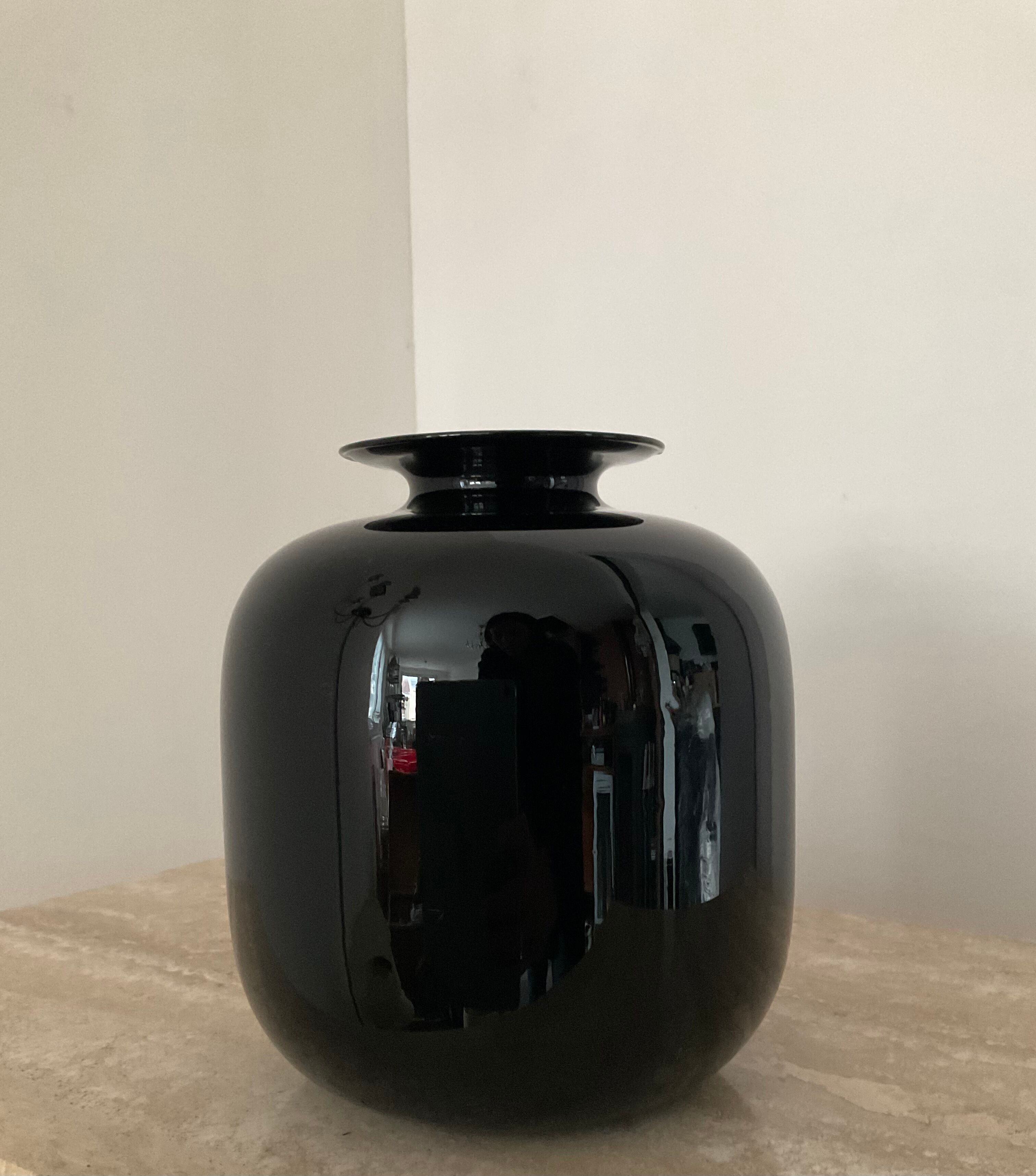 Vintage vase in black opaline 60s-70s
