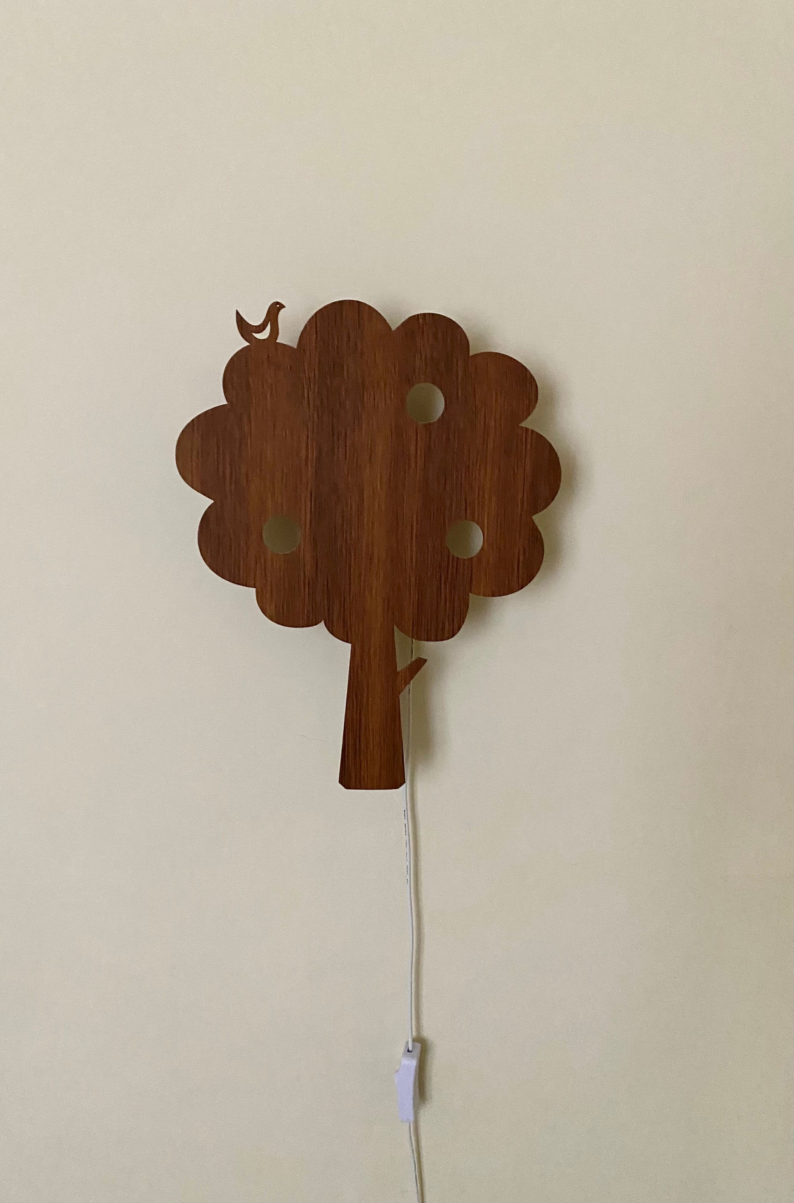 Children's wood wall lamp