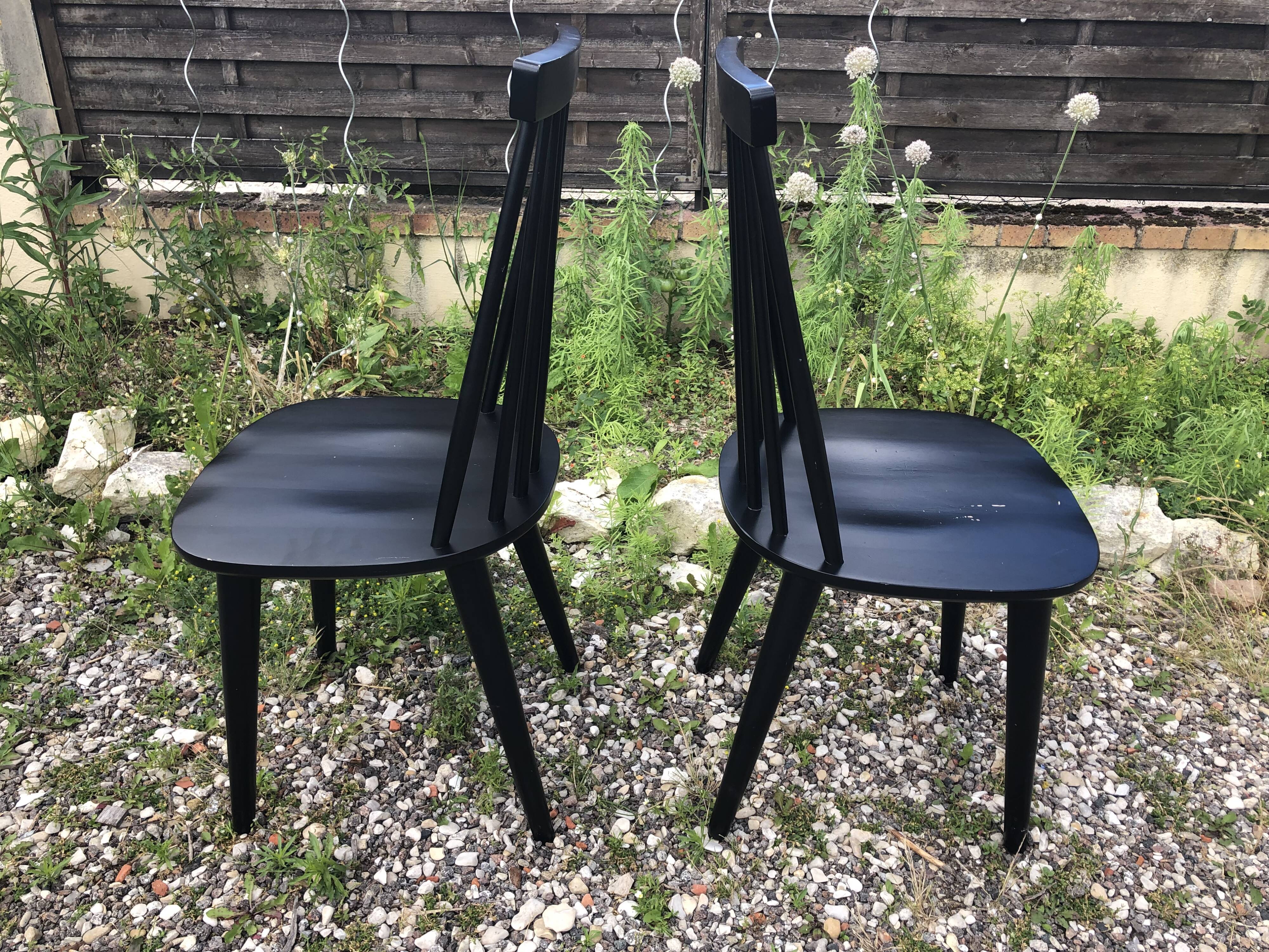Pair chairs