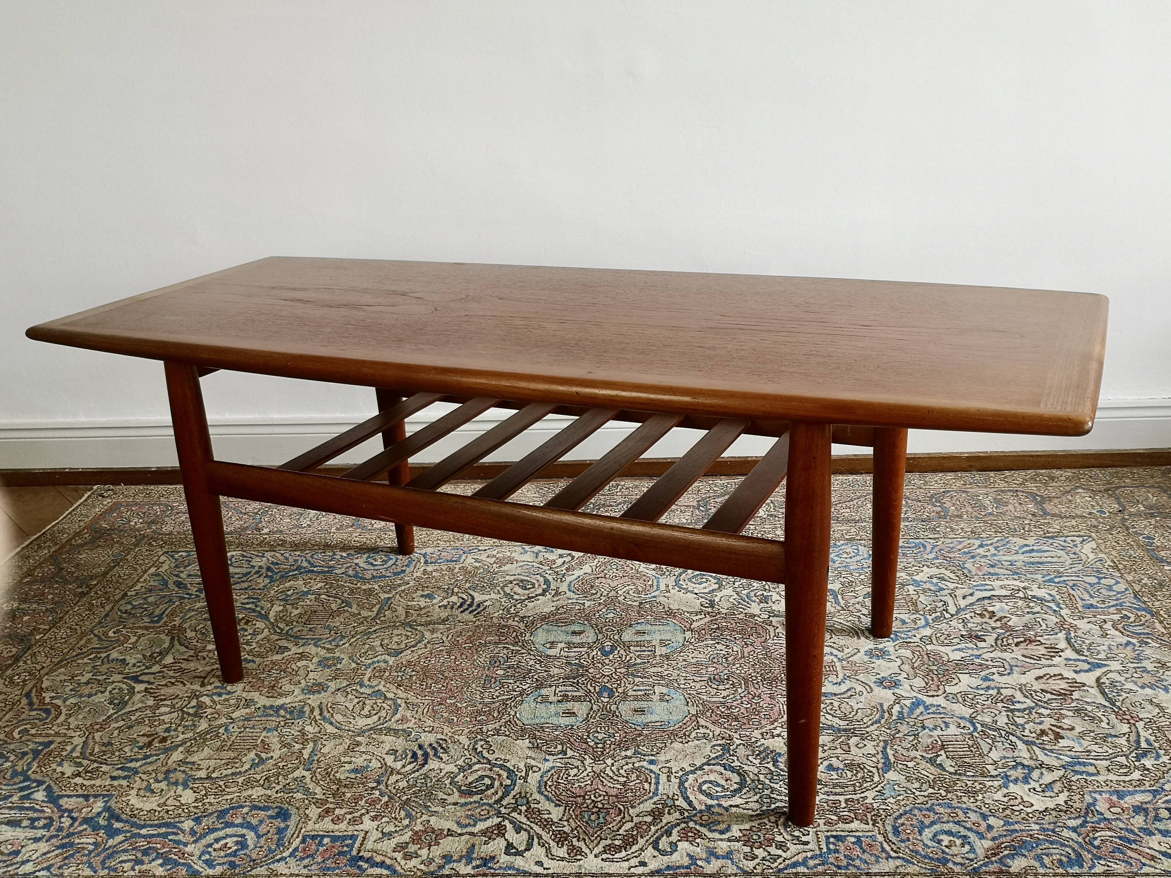 Scandinavian coffee table 60's model "GJ106" by Grete Jalk for Poul Jeppesen