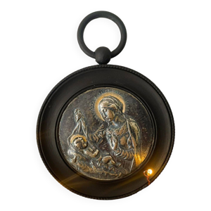 Médaillon de la vierge
