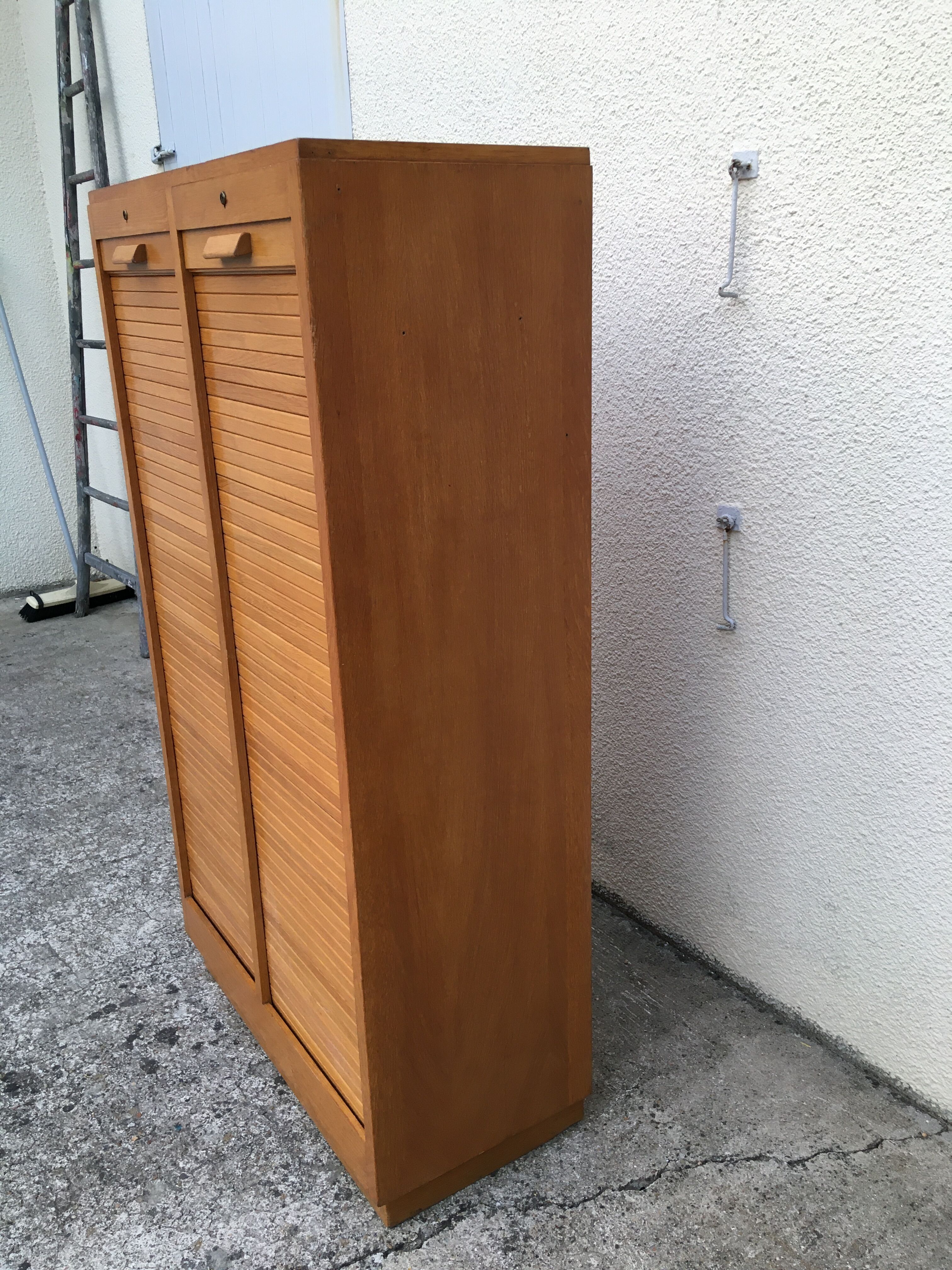 Curtain filing cabinet