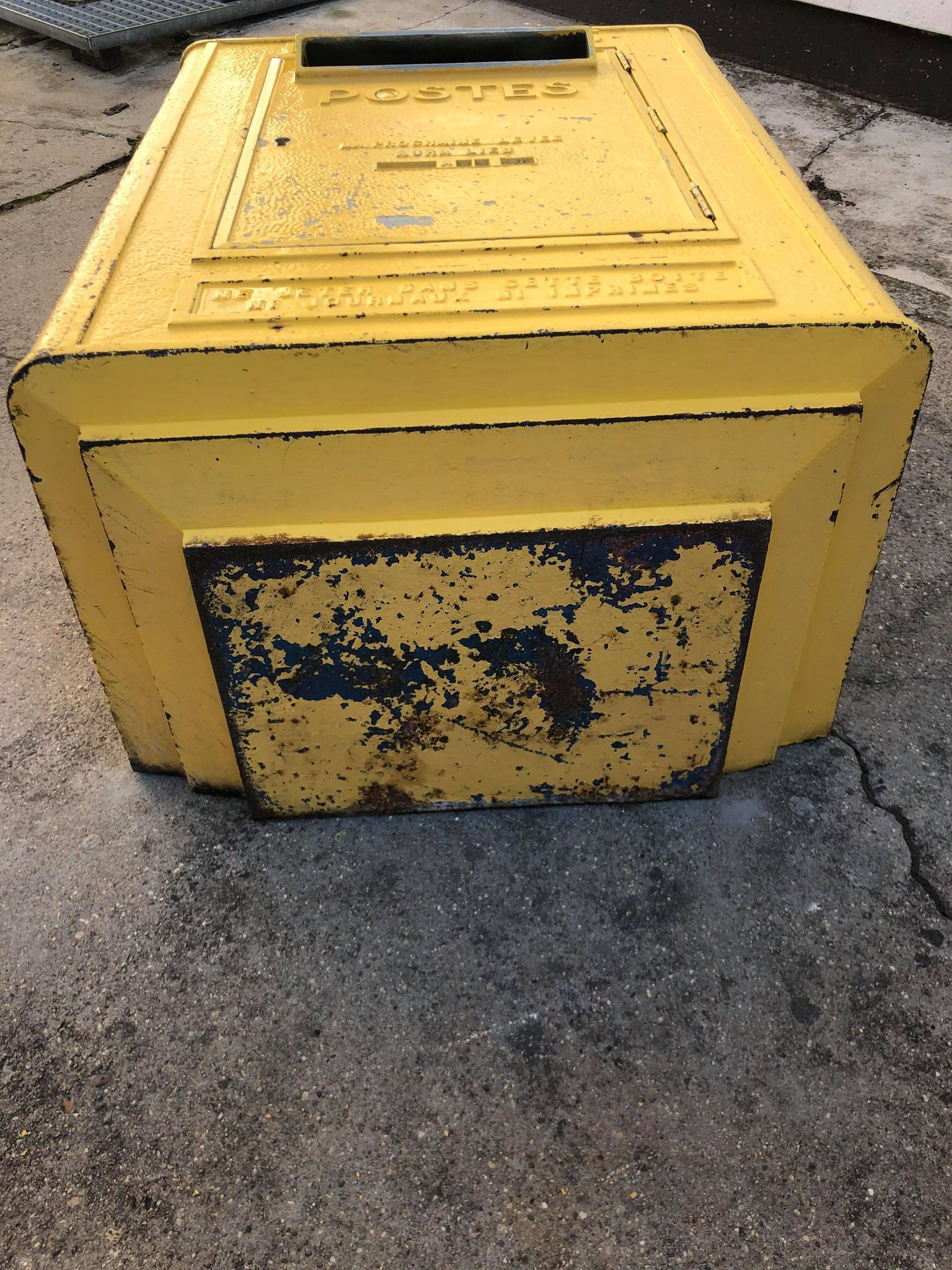 old large mailbox the post ptt dejoie / year 50 / height 82cm