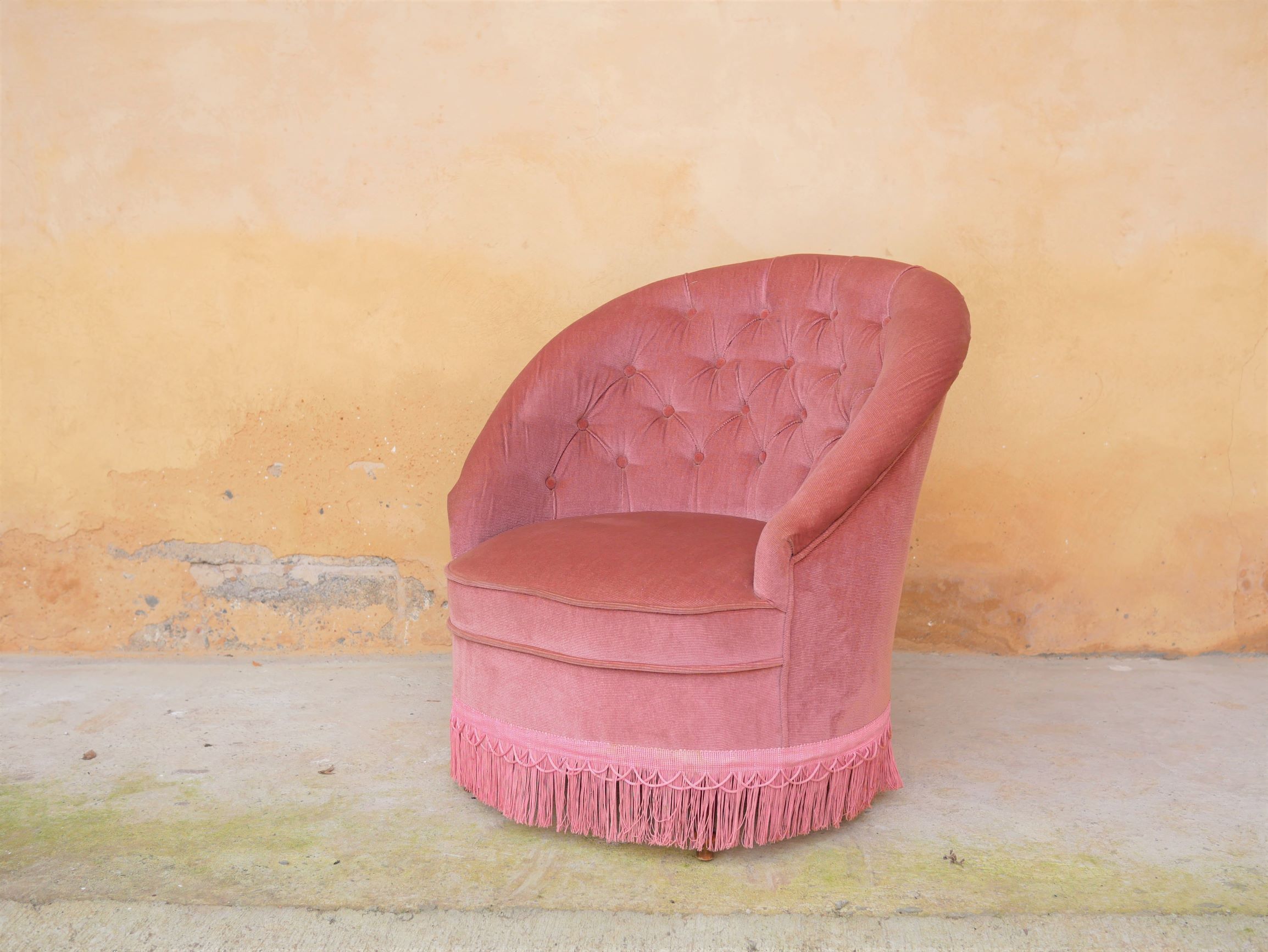 Old pink vintage padded "toad" chair