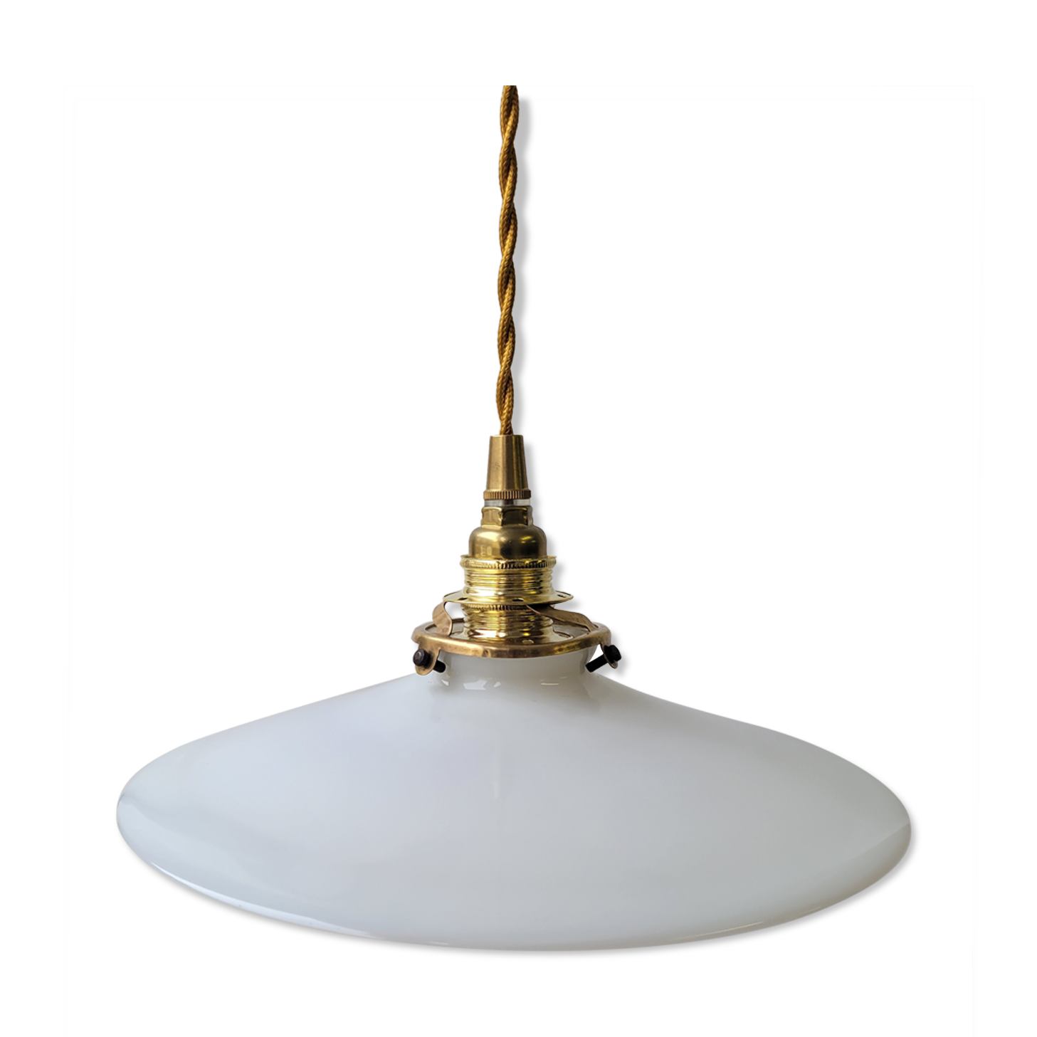 White opaline suspension