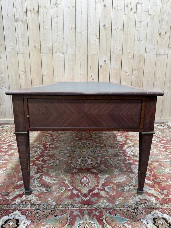 Bureau plat de style Louis XVI en marqueterie 196 cm