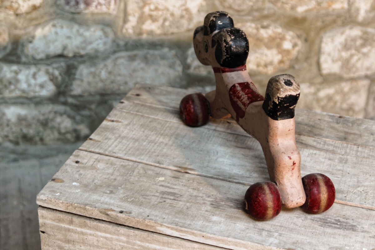 Wooden poodle with wheels, pink and red, flooring game to shoot