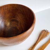 Scandinavian salad bowl in solid teak and cutlery