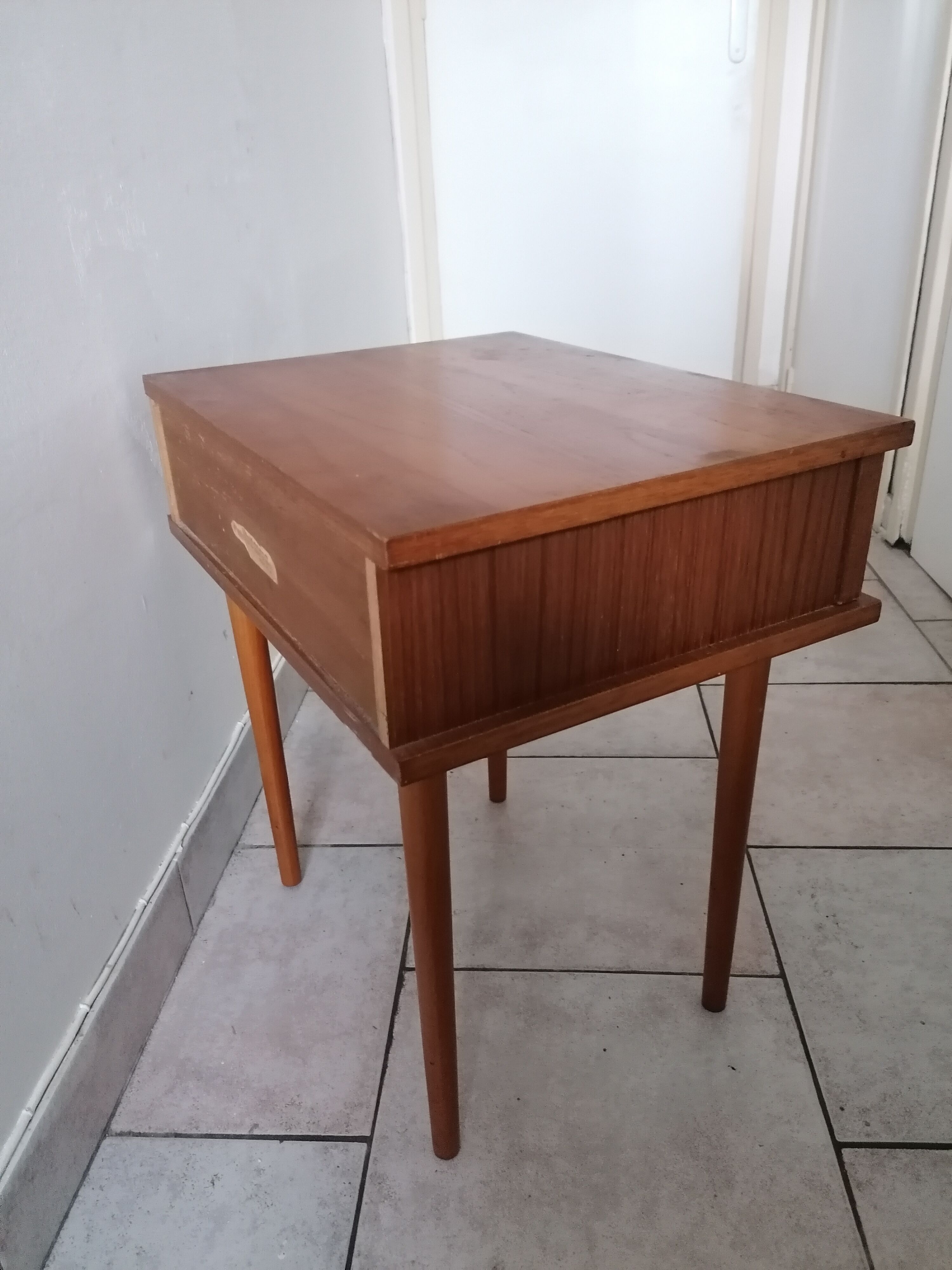 "Brissac" model bedside table veneer teak feet vintage spindles 50 60