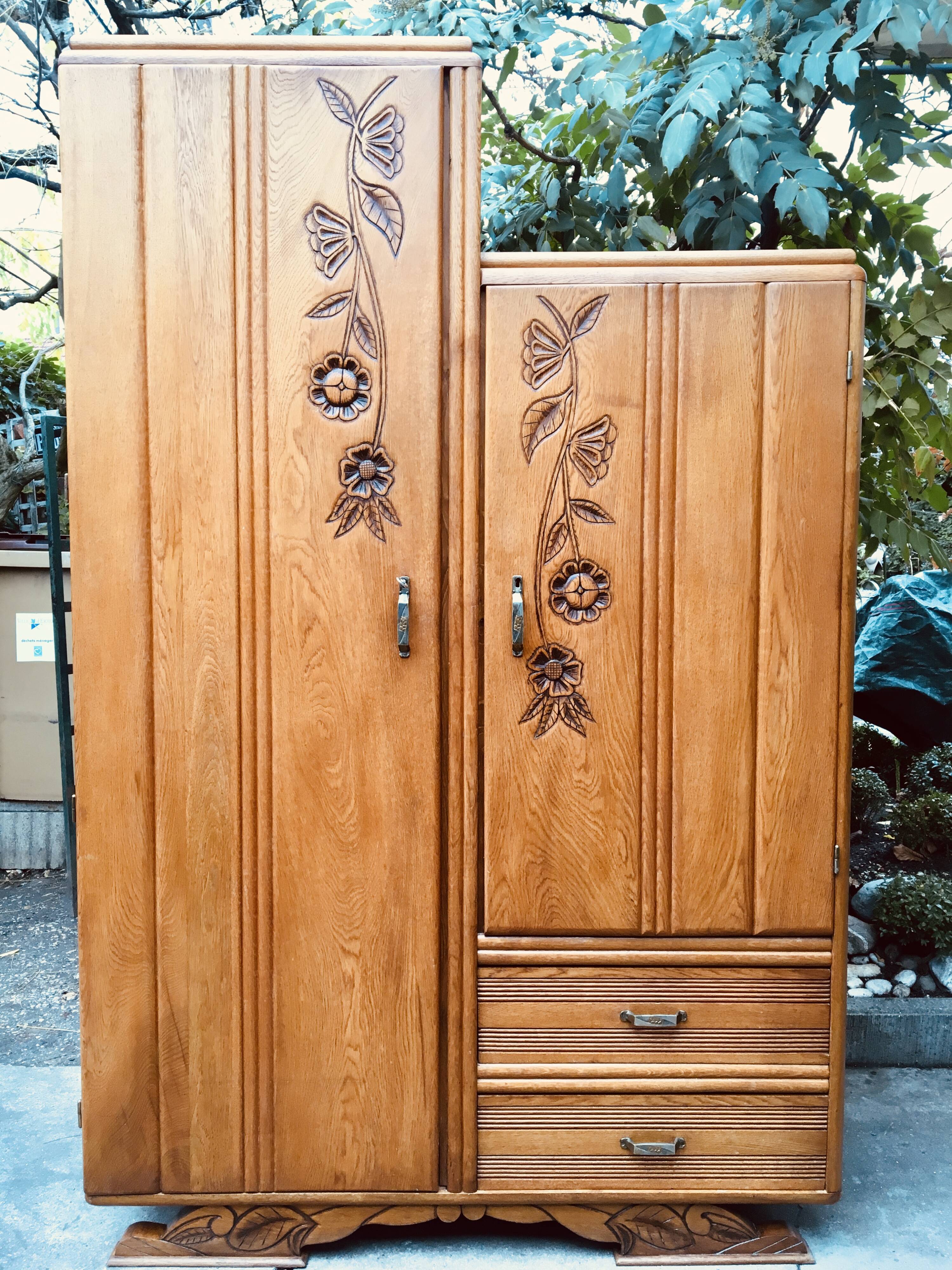 Asymmetrical parisian wardrobe