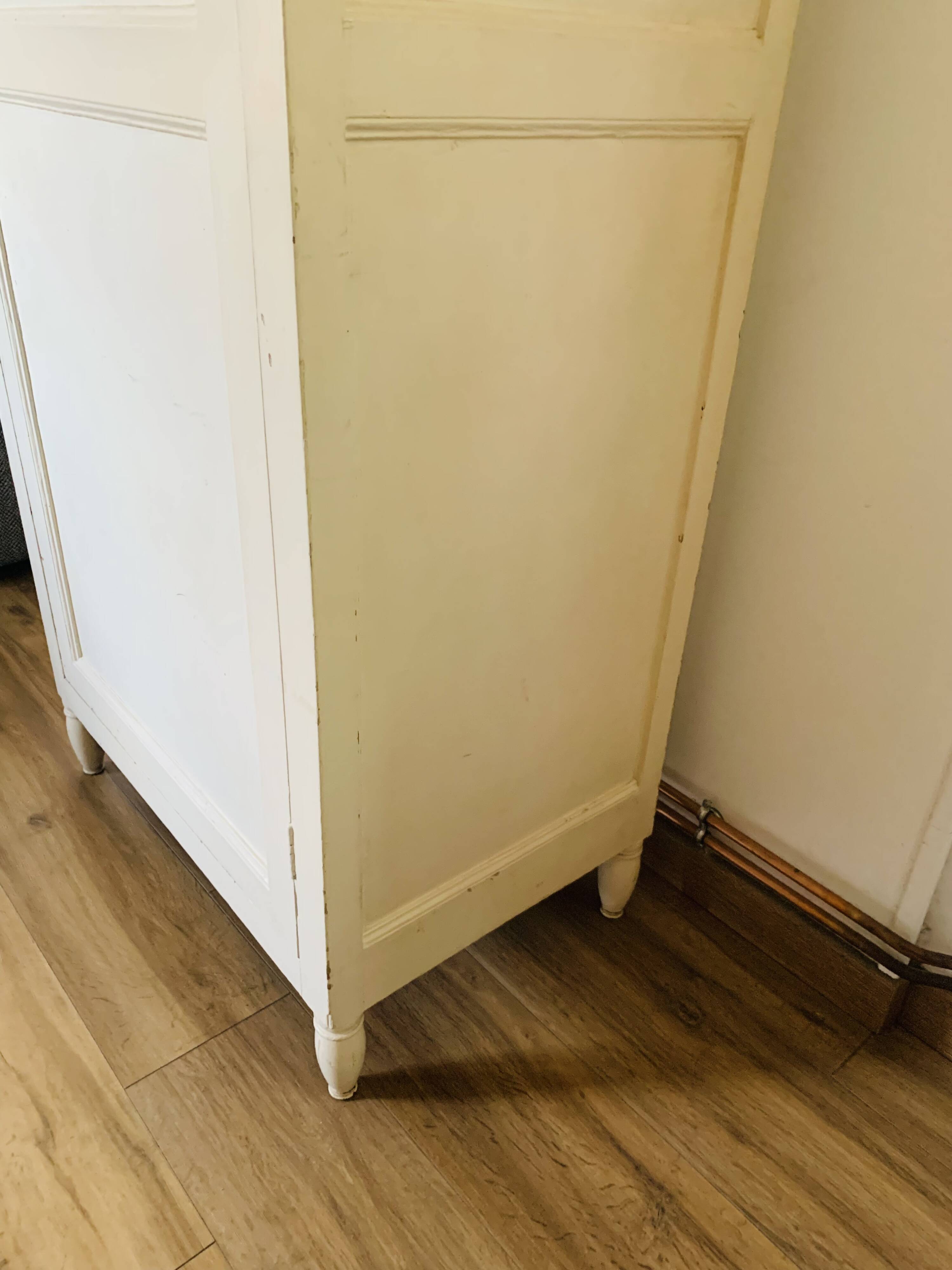 1-door wardrobe with cornice