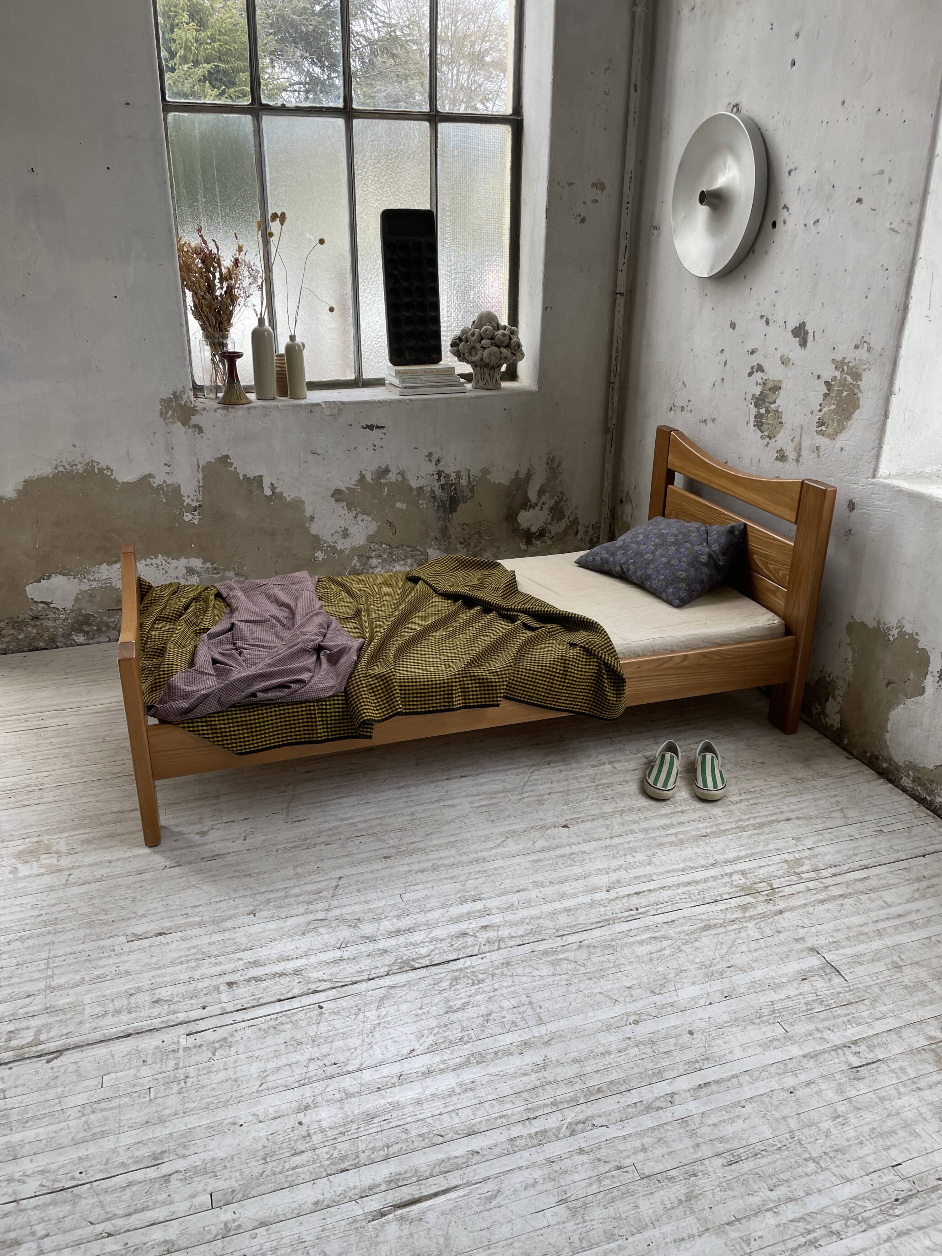 Maison Regain solid single bed