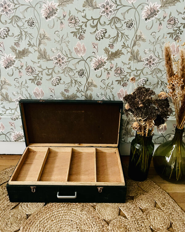 Coffre vintage de peintre en bois vert foncé