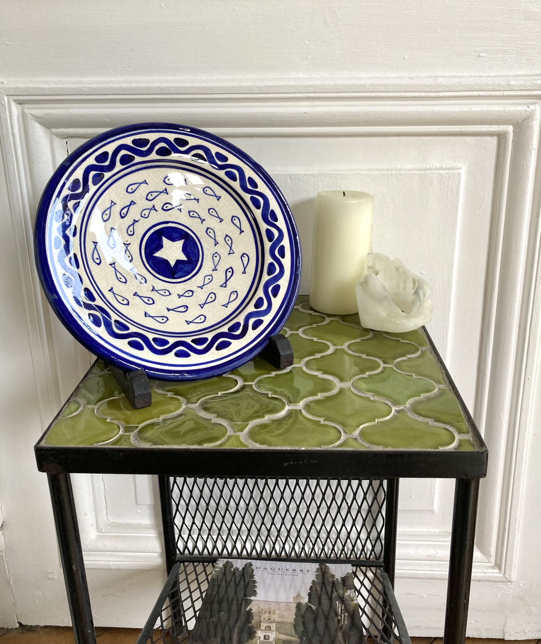 Decorative ceramic deep plate with fish decoration