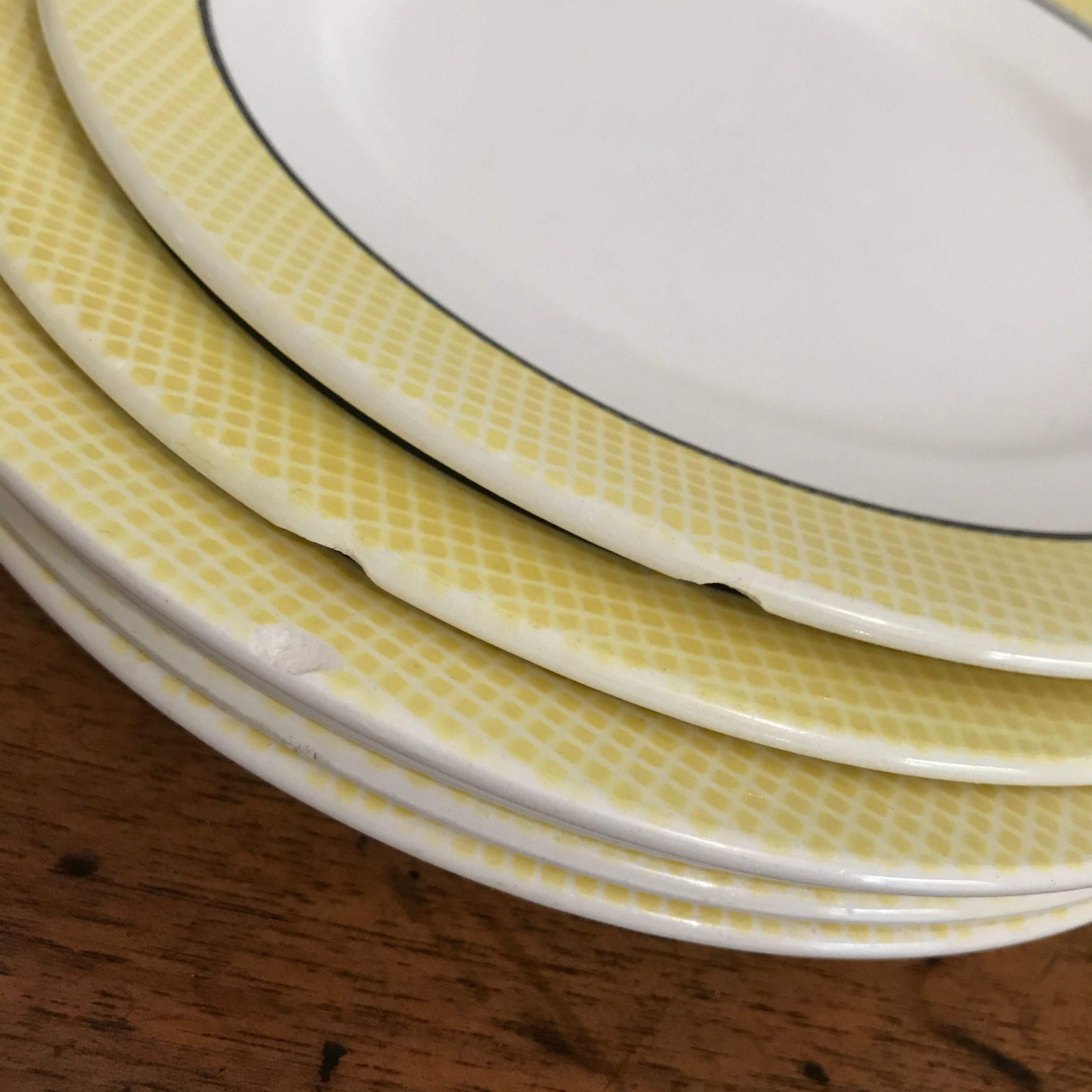 Vichy dessert plates