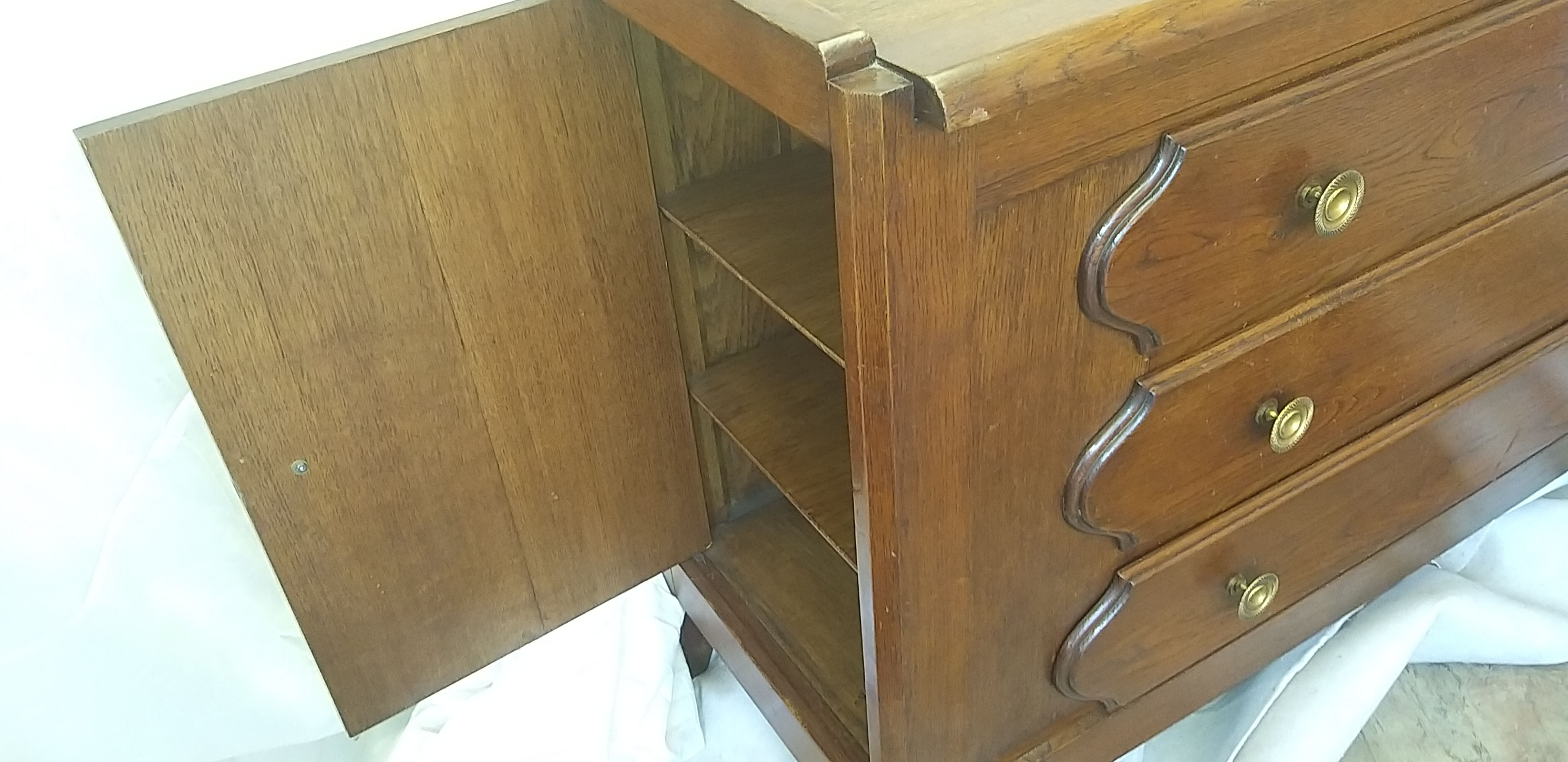 Commode 2 portes 3 tiroirs  en chêne