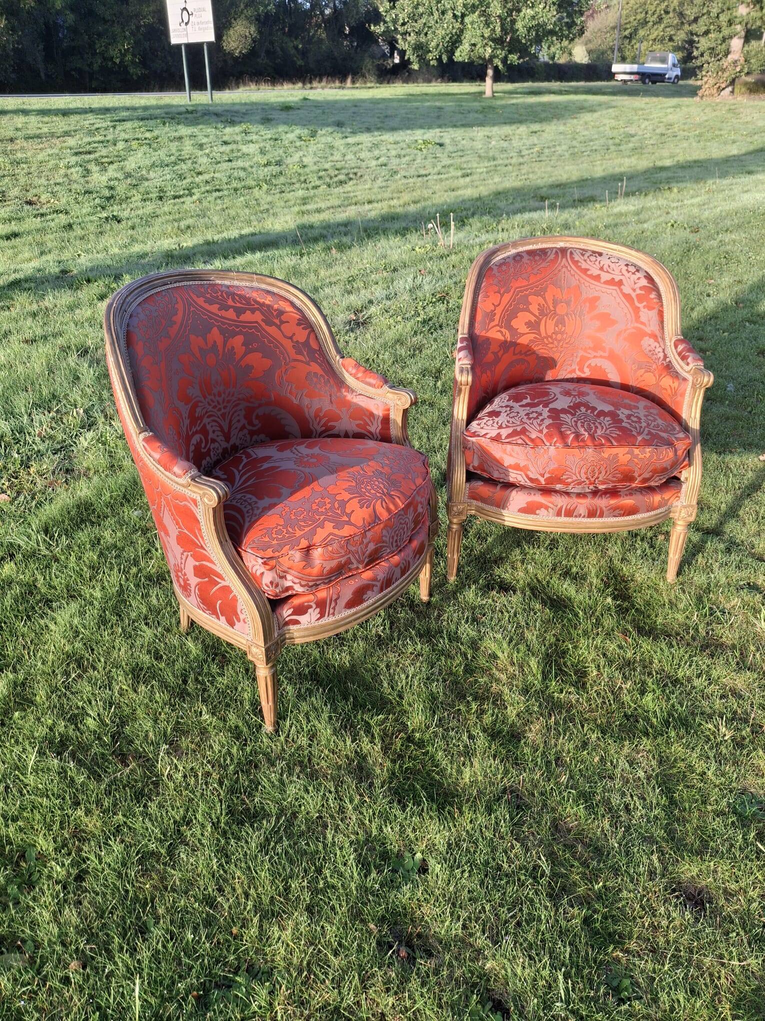Pair of Louis XVI period shepherdesses, in gilded wood