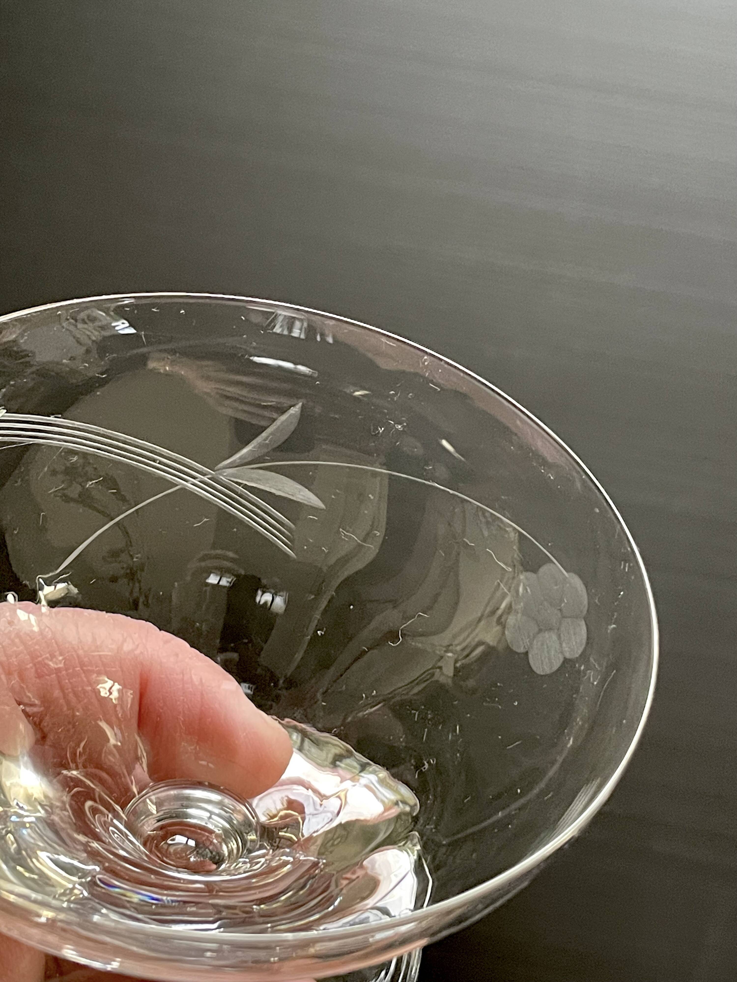 Set of 6 vintage cups in very good condition.