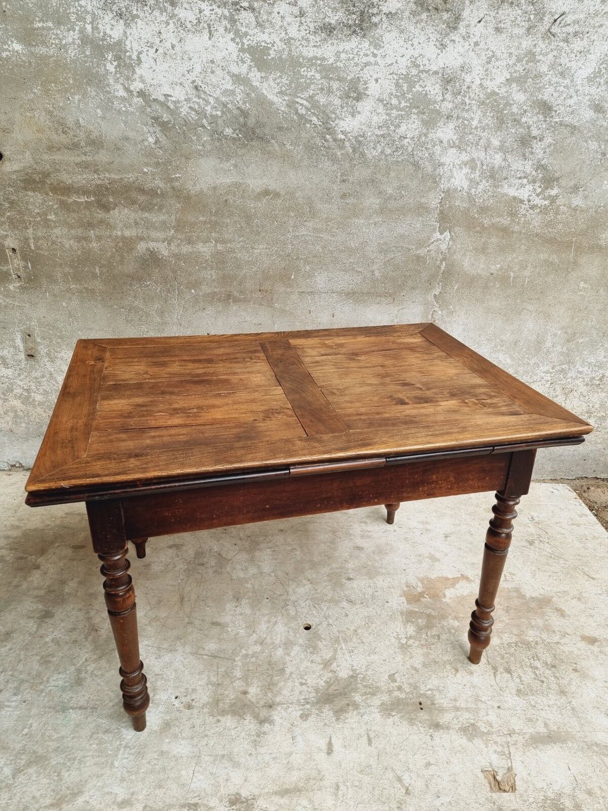 Extendable dining table elm wood