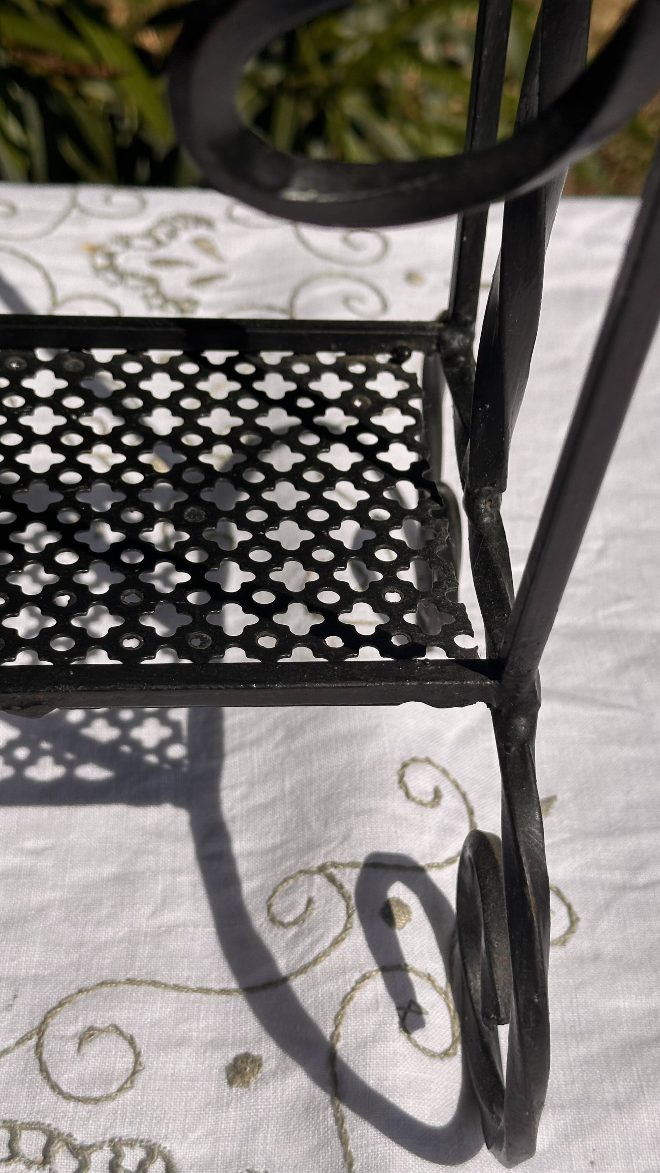 Vintage twisted wrought iron magazine or record holder - magazine rack