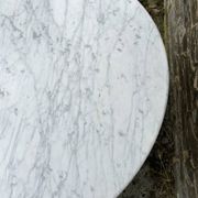 Tulip-shaped table with beveled calacata marble top, 1970s edition
