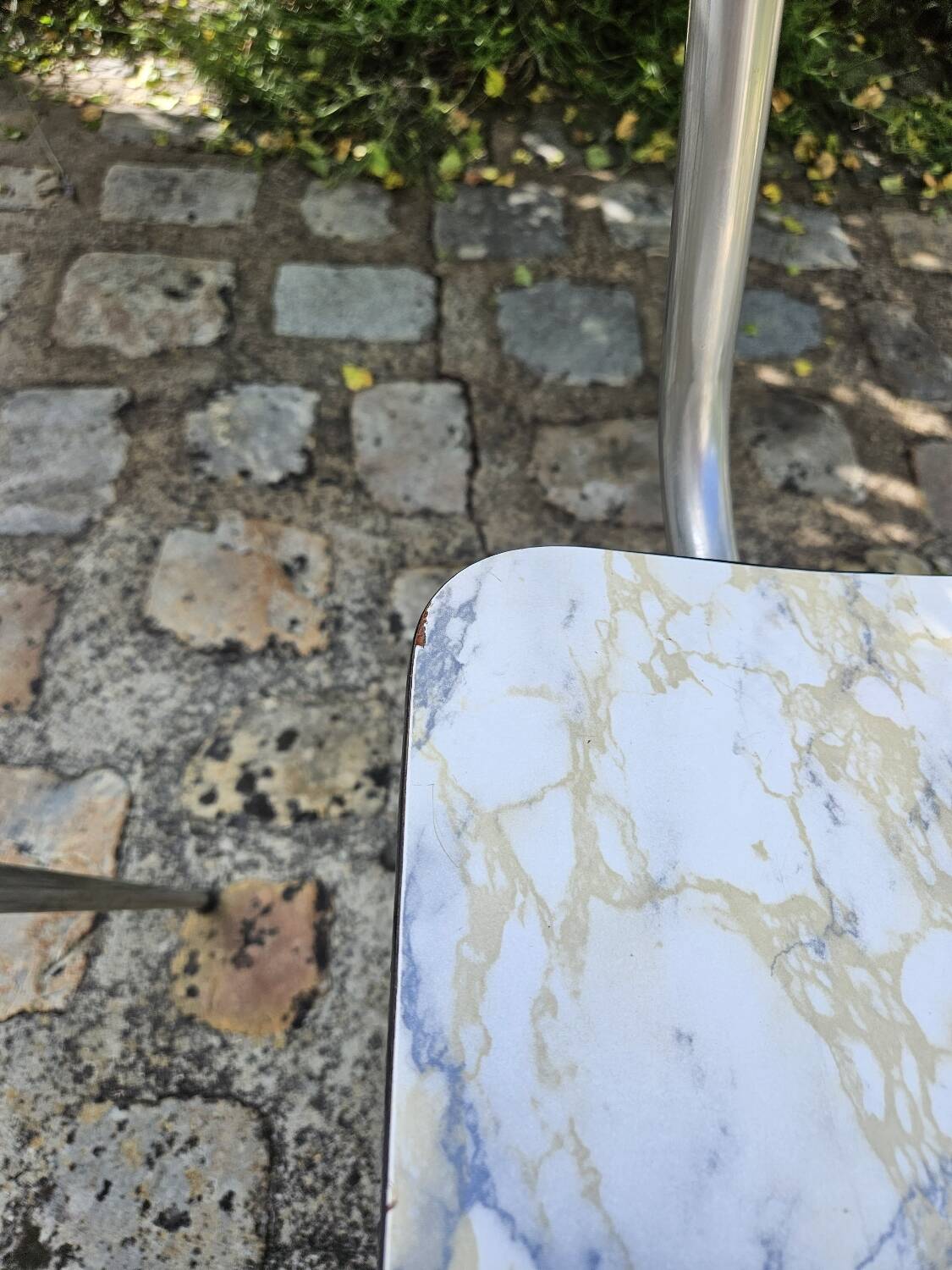 Paire de chaises en formica