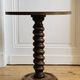 Table d’appoint en bois tourné