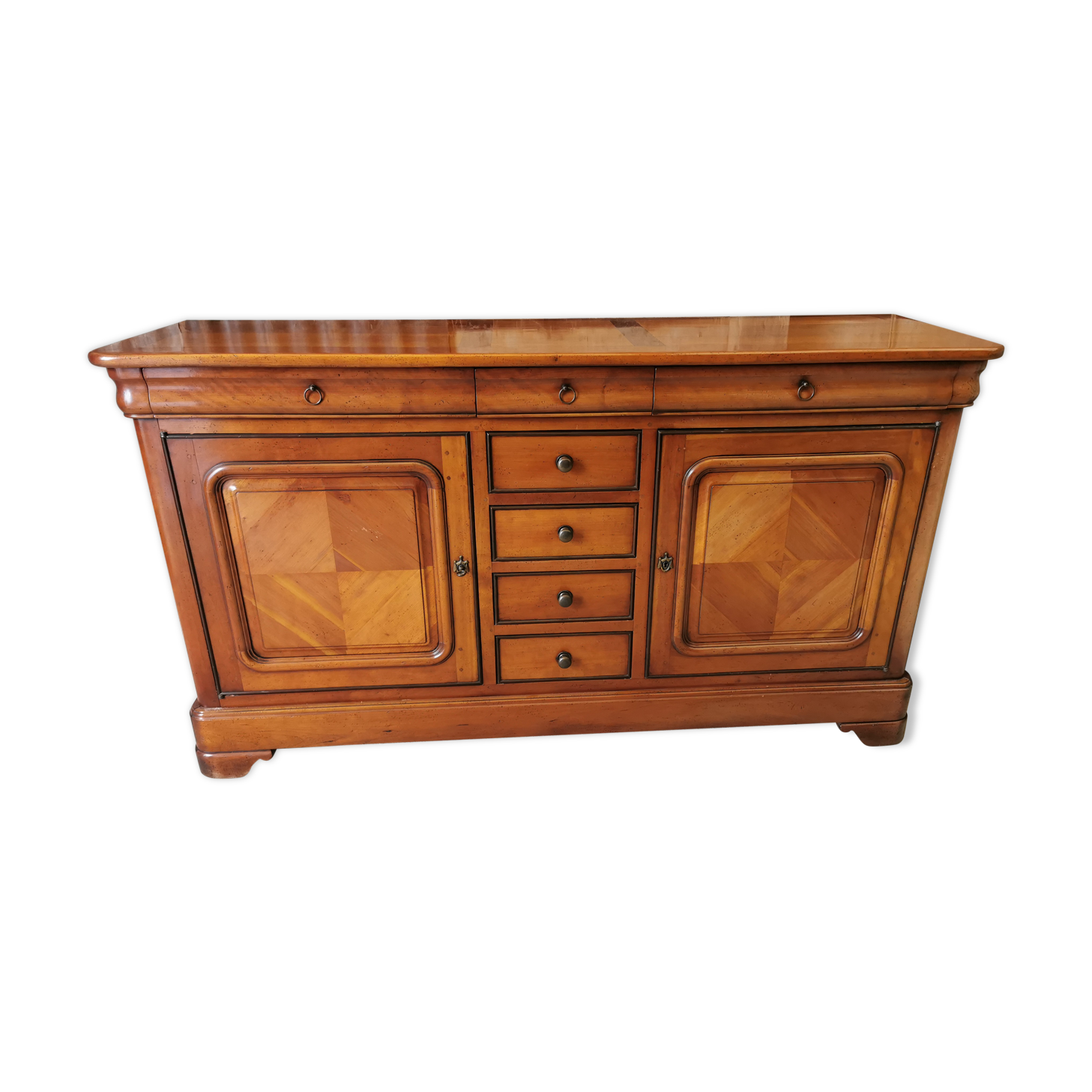 Low buffet in massive cherry has customised