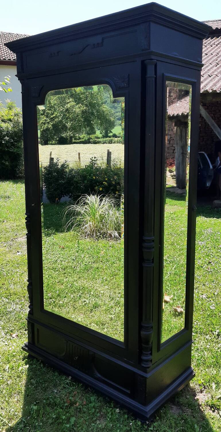 Dressmaker's cabinet with beveled triptych mirrors. (Mirror cabinet)