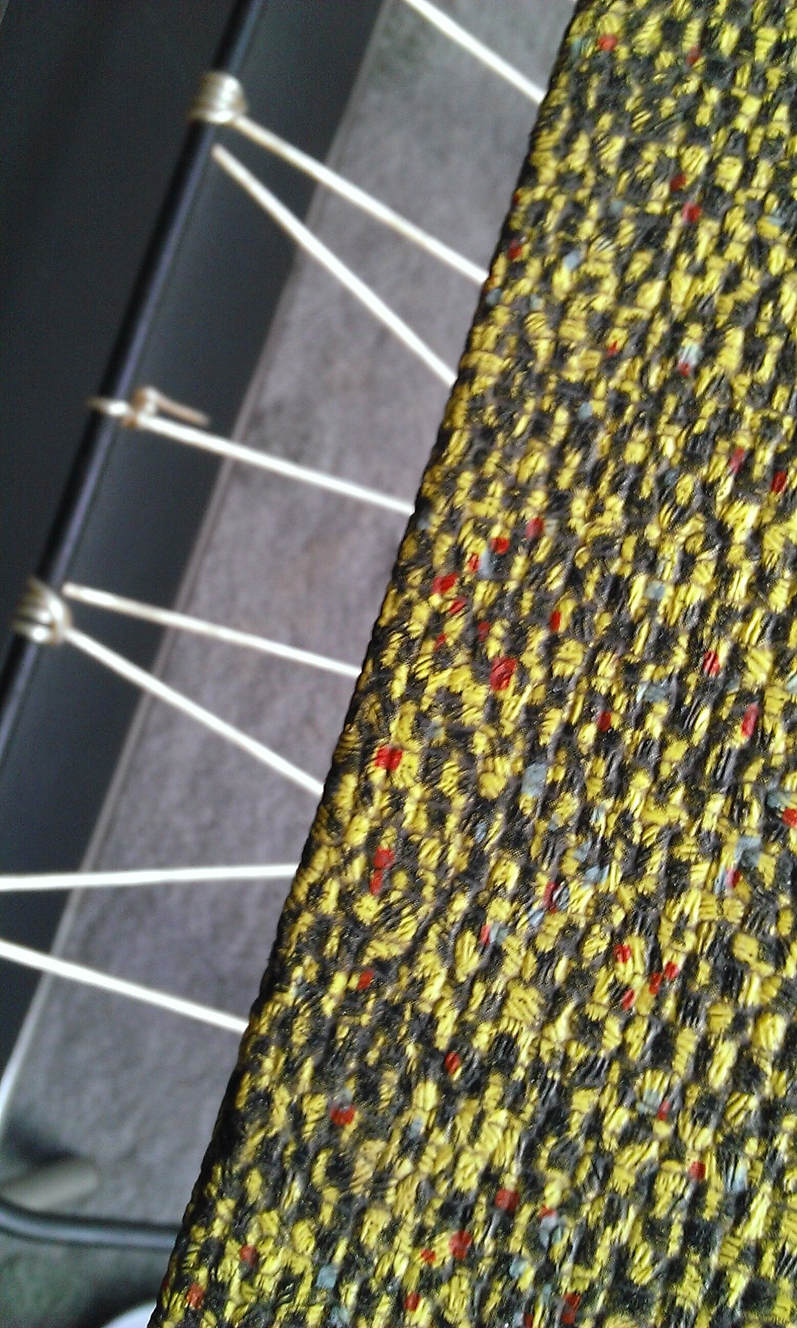 Magazine rack, in wired metal