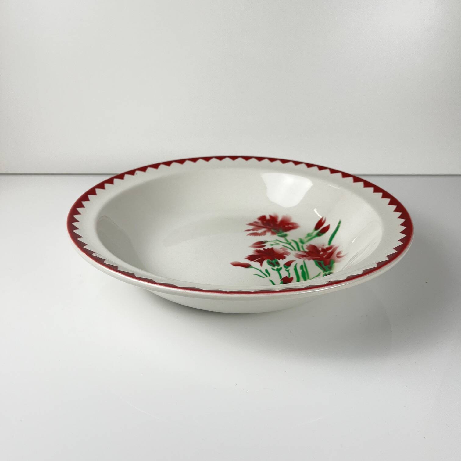 Large salad bowl with "Oeillet" rim, Sarreguemines, 1920-50