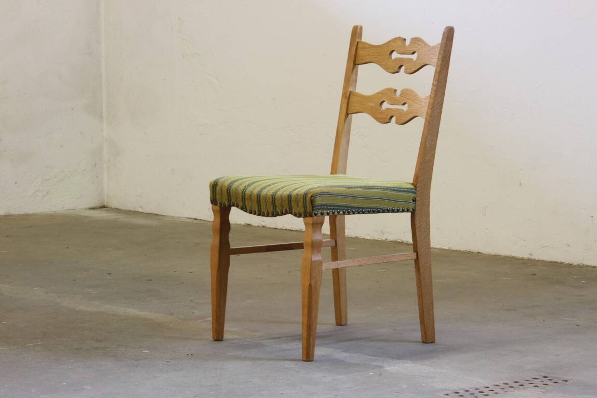 Vintage 1960s brutalist Danish modern oak dining chairs in the style of Henning Kjærnulf