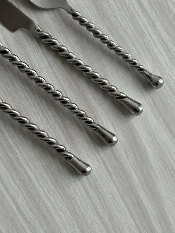 Set de couverts vintage 24 pièces en métal torsadé