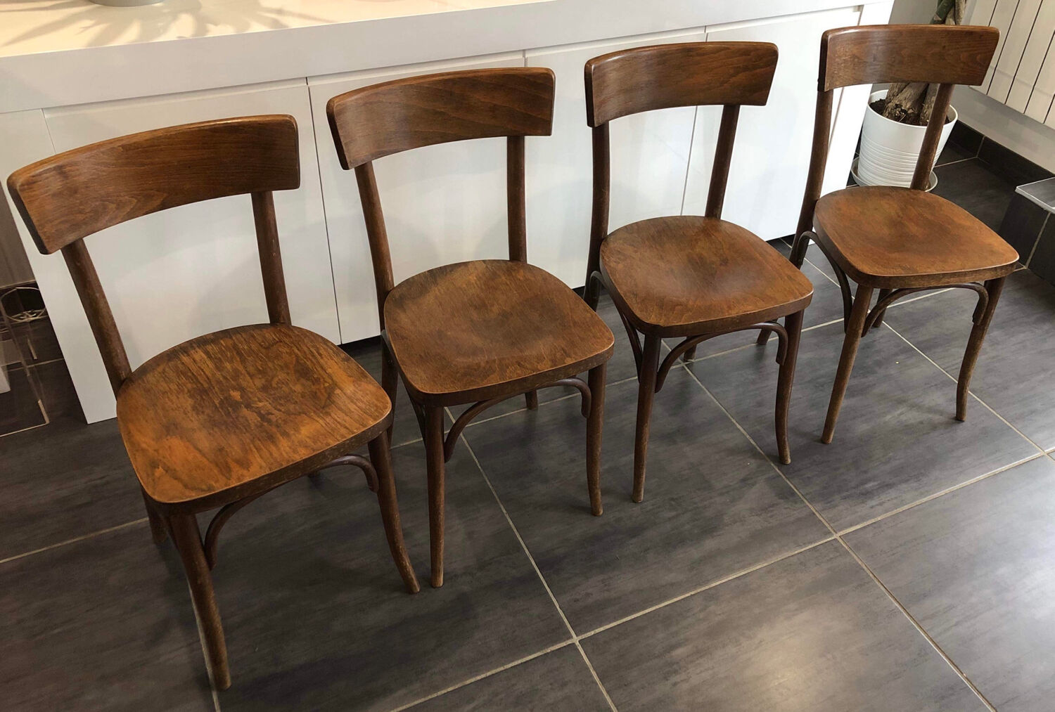 Suite de 4 chaises de bistrot Thonet, années 1960