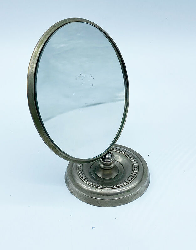 Standing mirror