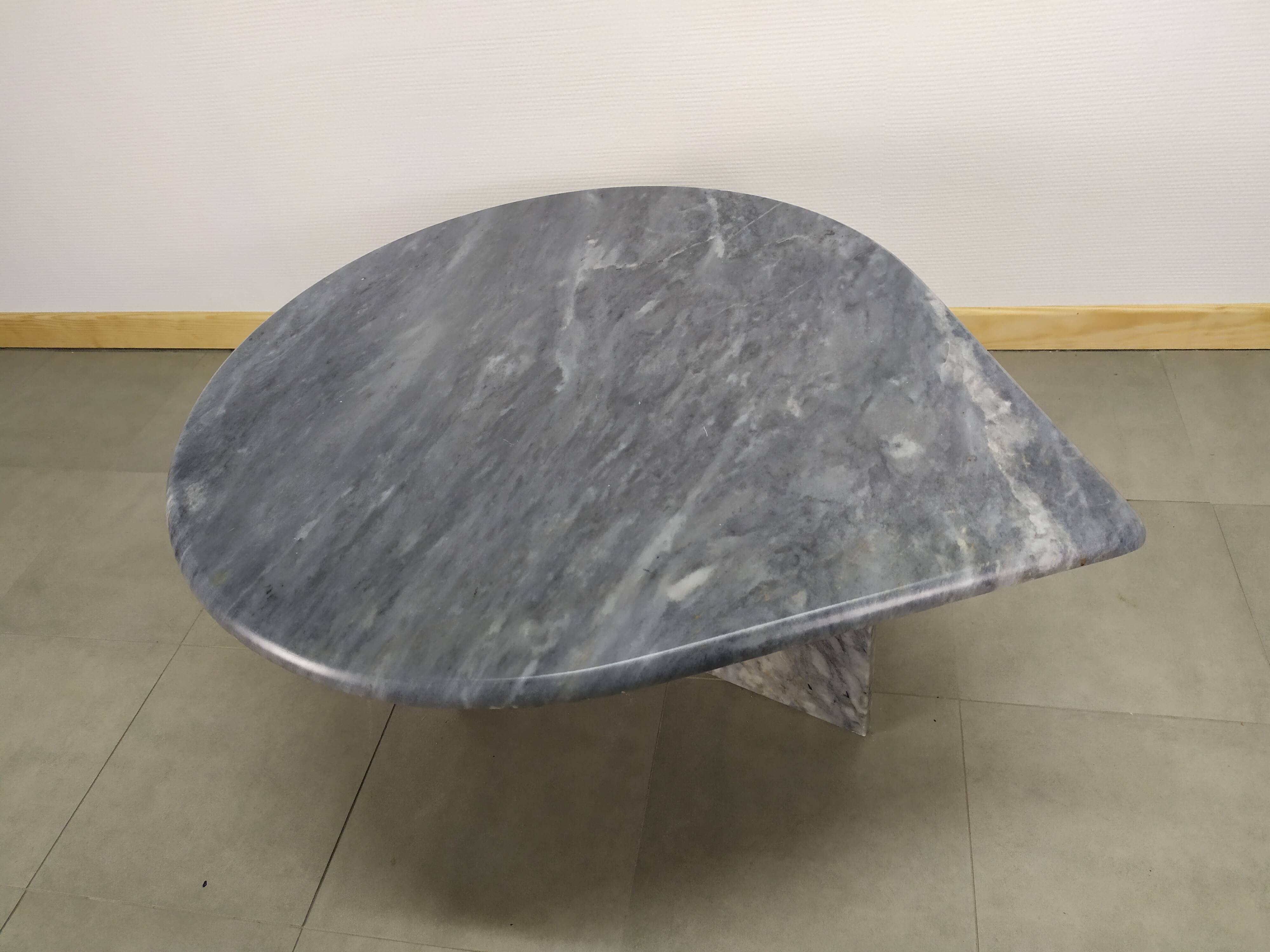 Grey marble coffee table tastes water