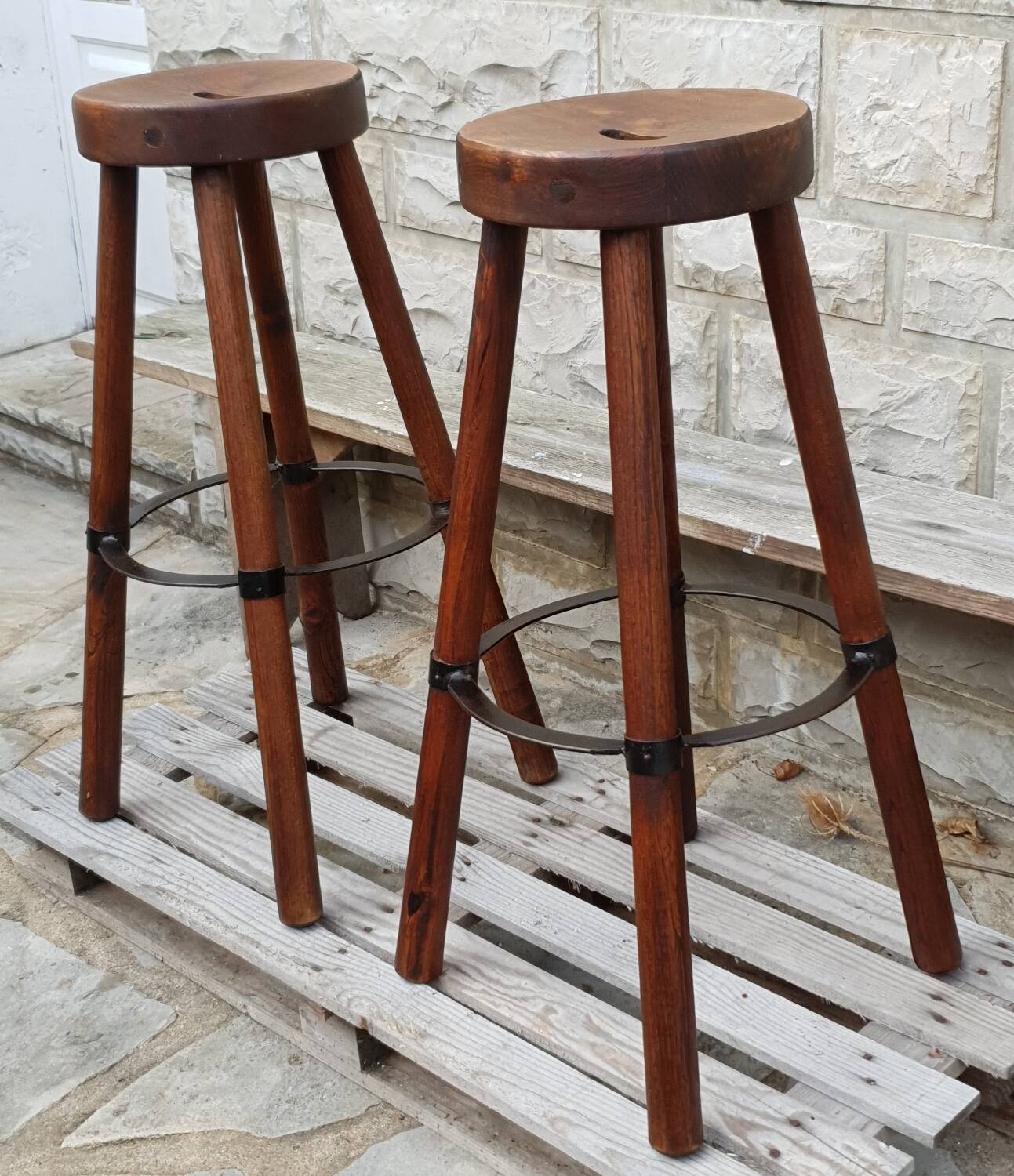 2 Solid wood bar stools